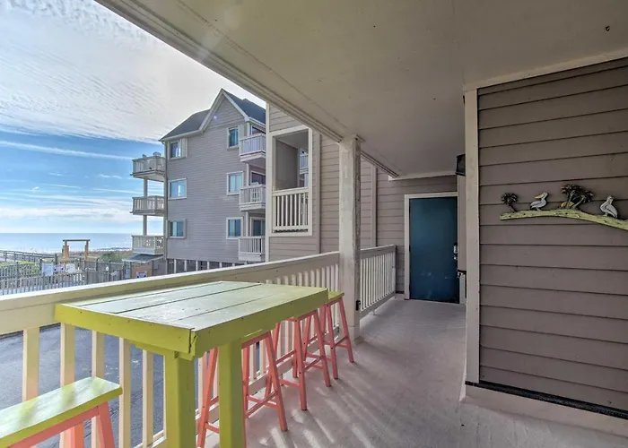 Walk To Shore! Ocean-View Condo In Carolina Beach