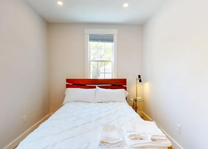 Historic 2Br With Private Patio - King Bed - Fast Wifi Near Downtown