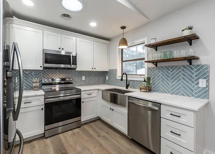 Island Joy - Newly Renovated/Walk To The Beach!